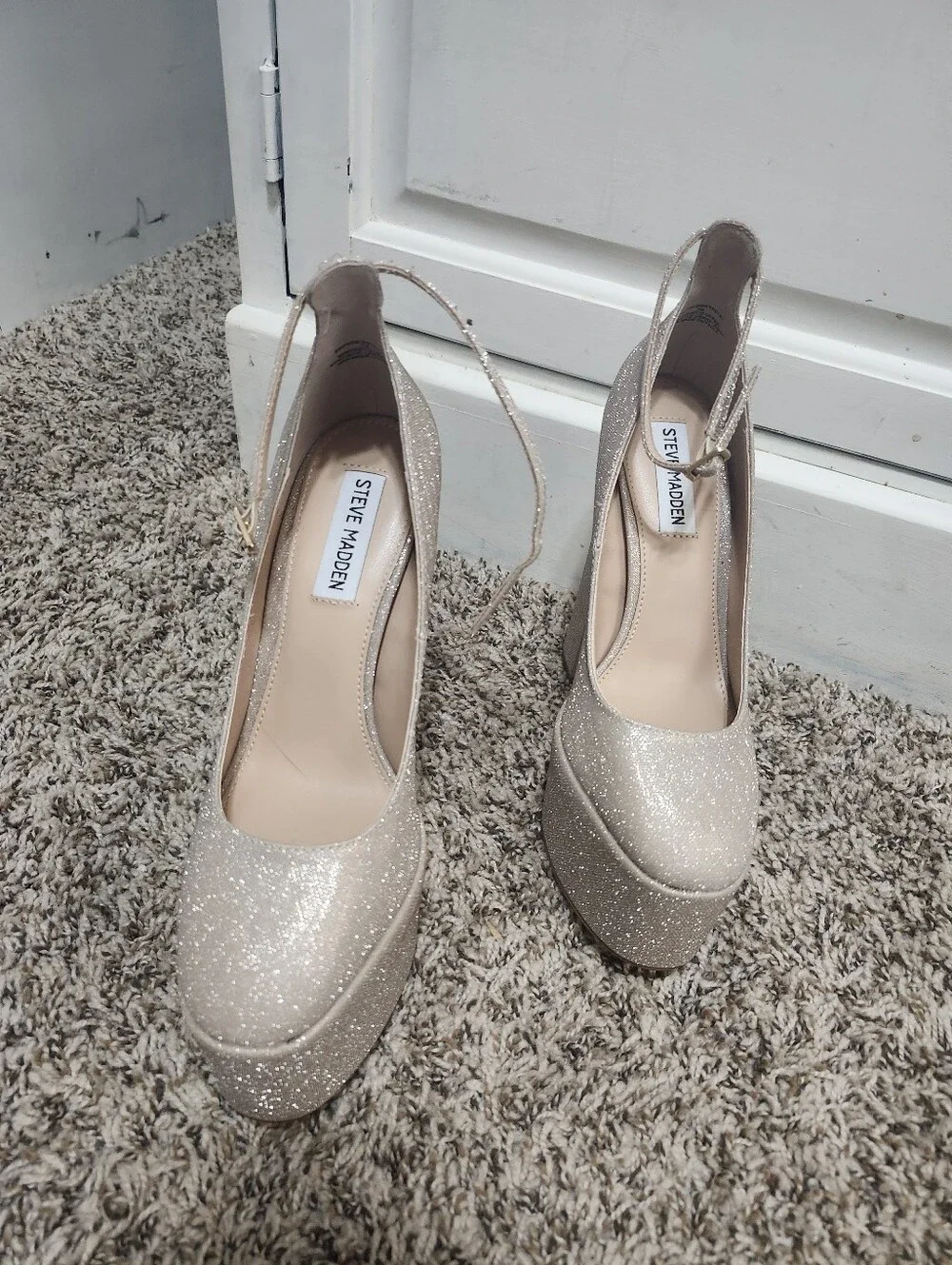 Steve Madden Skyrise Glitter Platform Pumps in Champagne 7.5